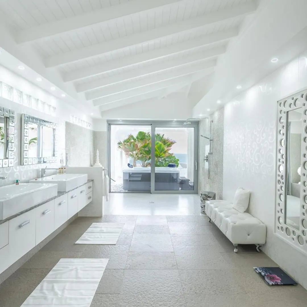 5 Bedroom Luxurious Beachfront Villa With Utmost Privacy Les Terres Basses 0*,  Sint Maarten/Saint Martin