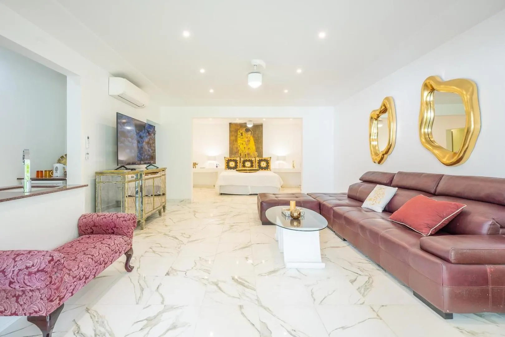 5 Bedroom Luxurious Beachfront Villa With Utmost Privacy Les Terres Basses 0*,